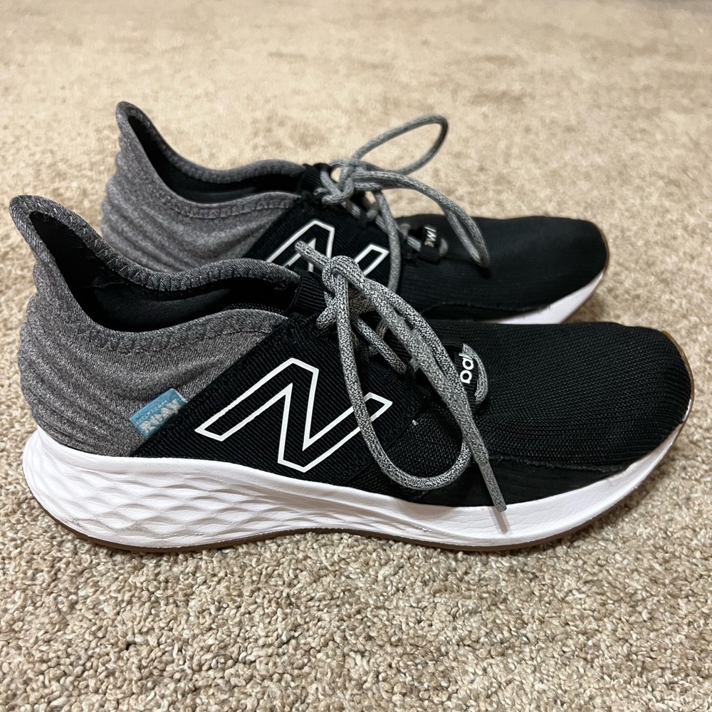EUC Big Boys New Balance Sneakers in Size 6
